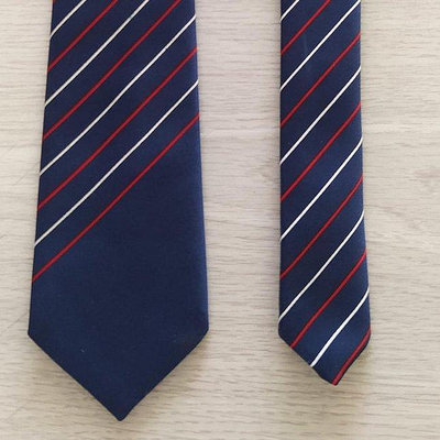 窄版低調海軍藍色底紅白斜紋領帶 pure silk (劍寬 7公分)