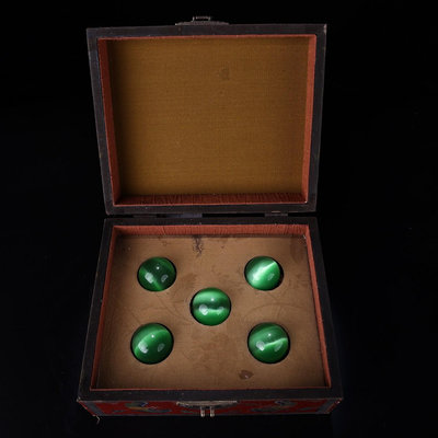珍品舊藏清代宮廷御藏罕見綠貓眼球一盒盒子長24CM 寬2CM 高10CM球直徑3.8CM 單個重72克 WN28851