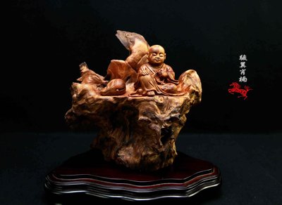 台灣北部肖楠 頂級紅黑油格樹瘤倒格木 名師雕刻 靜思小沙彌 收藏級精品