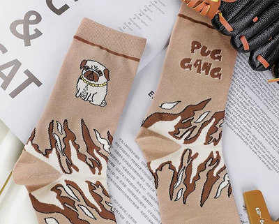 巴哥 PUG 可愛巴哥犬圖案 咖啡色 中筒襪