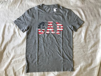 【天普小棧】GAP Americana Logo Tee美國國旗圓領短袖T恤 棉T灰色 S/M/L/XL號現貨抵台