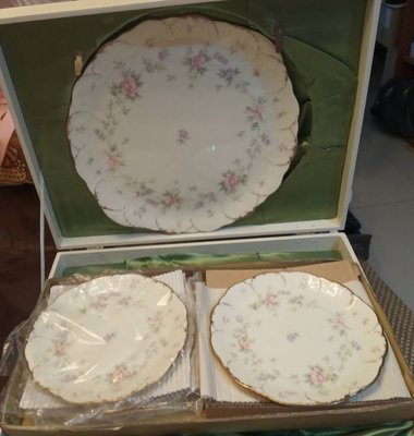 Narumi 精品收藏等級之helios花瓣粉紅薔薇系列之28cm蛋糕盤1枚及下午茶杯盤組 5盤(附原裝紙盒)