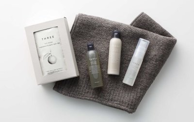日本 THREE舒活暖心限量五件組（今治職人毛巾、洗髮精、護髮霜 造型露、浴塩）（特價1080元免運費）