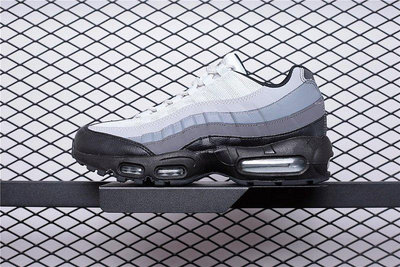 Nike Air Max 95 Essential 漸層 復古 黑白灰 氣墊慢跑鞋 男鞋749766-022【ADIDAS x NIKE】