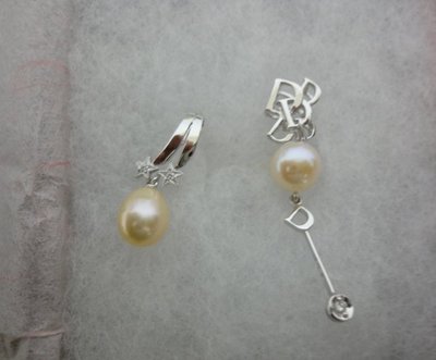 年終稿賞~D&D jewelry珍珠加鑽石墜子二件只賣10000元