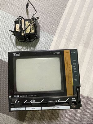 早期1995年王上4.5吋手提式黑白電視機 /小型電視機 拍戲道具 裝置藝術 造型背景
