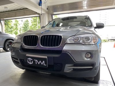 《※台灣之光※》BMW E70 X5 E71 X6 07 08 09 10 11 12 13 14年原廠OE款電鍍黑鼻頭