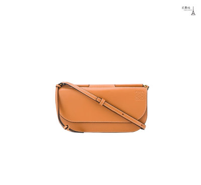 【巴黎站二手名牌專賣店】＊現貨＊LOEWE 羅意威 真品＊Gate Pochette 壓印LOGO駝色WOC包