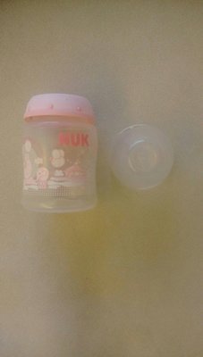 nuk德國奶瓶輕量粉紅色PP150毫升一個二手都已清潔消毒耐熱100度有鎖蓋，有墊片，有上蓋加贈卡多摩puku全新奶瓶150ml一個