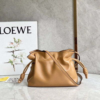 美國正品 LOEWE 羅意威女包 flamenco 抽繩小福袋牛皮單肩斜挎包