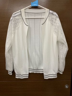 大小姐衣櫃～正韓空運 蕾絲袖鏤空休閒針織棒球外套 白