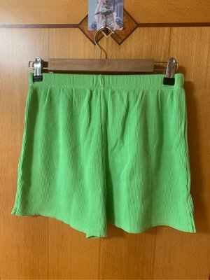 全新專櫃運動品牌Moret 果綠色伸縮短褲原價690元#4瑜珈褲/運動褲