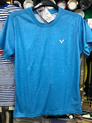 (羽球世家)【二件免運】勝利短袖T恤 T-3910 F新色 淺藍 排汗麻花 休閒運動衫 肩上VICTOR字 LOGO