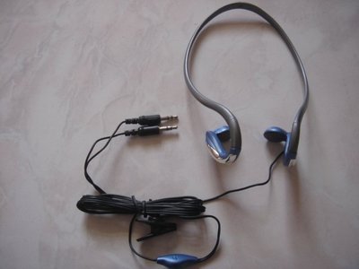 (大樹的家):流血價賠本賣頸掛式耳機3.5MM(MP3 MD IPOD CD隨身聽麥克風皆可適用) 大特價