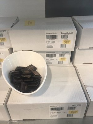 比利時代購巧克力-GODIVA 72% 黑巧克力脆片(3.835kg) 非即期商品，一口包裝市面上非常稀有，比利時限定。