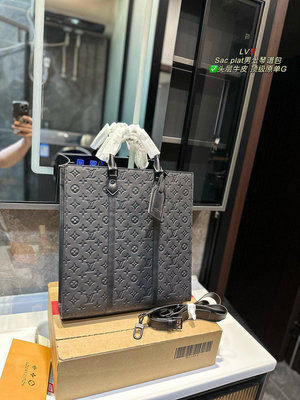 【二手】LV Sac lat 男士琴譜包 頭層牛皮 頂級原單 實在太好看