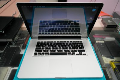 Macbook Pro Early 2011 i7 8G RAM 256G+512G HD 6490M 已改雙系統