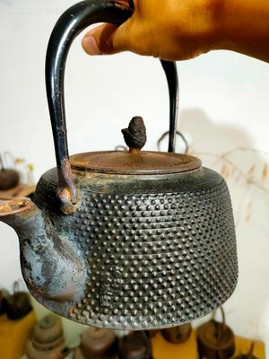 新 南部盛榮堂造鐵壺，壺滿水約1.7升，重約1.9kg，高約22