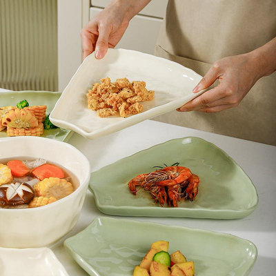 過年夜團圓飯家庭拼盤餐具組合套裝家用2023新款扇形菜盤子