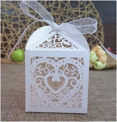 小原屋◕‿◕烘焙包裝-鏤空愛心+緞帶紙盒(白色) 西點盒 禮品盒 餅乾盒 巧克力盒 喜糖盒