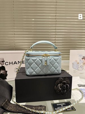 Cinder-ella 羊皮 升級款  Chanel 手工坊手柄小盒子上身可可愛愛金新款小黑子多了手柄設計，實物看還是非 N.O7949