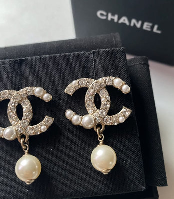【COCO 精品專賣】Chanel 大 珍珠水鑽 CC 垂墜珍珠 logo 耳環 現貨