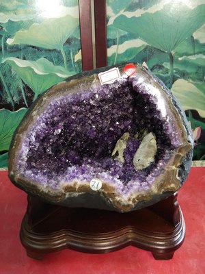 月理水晶鹽燈~ 頂級天然AAA 超紫度 7.1公斤 ((烏拉圭紫水晶洞)) 藏風 納氣.納財.聚財