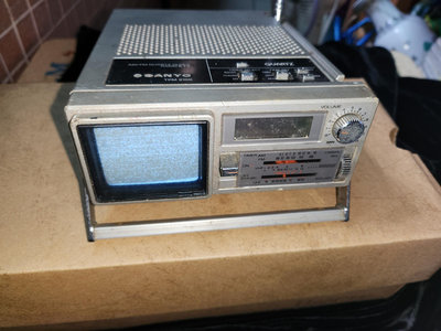 早期舊款 SANYO 迷你電視收音機日本製 收音機可使用電視螢幕可開啟3號電池五枚使用正常使用中