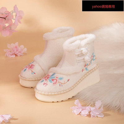 達芙妮漢服靴冬季加絨民族風女靴平底刺繡中國風短靴皂靴繡花布靴