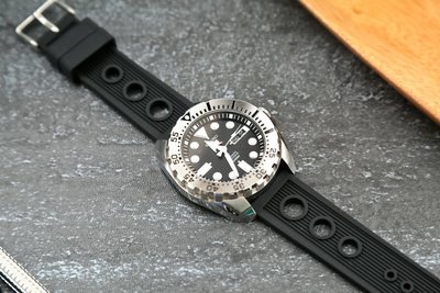 鮪魚 鎗魚 海龜 相撲 超透氣天梭賽車疾速F1風格高質感22mm rally 防水矽膠錶帶不鏽鋼製錶扣