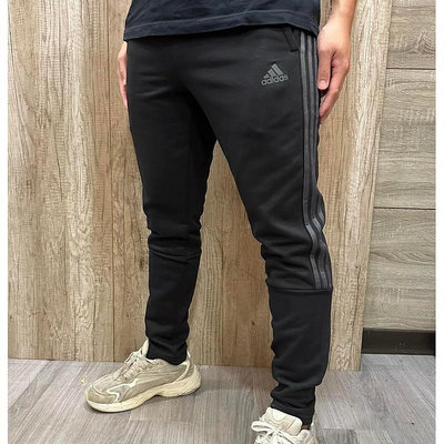 ✨ Adidas 愛迪達 經典刺繡三線窄版棉長褲
