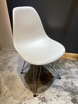 Herman Miller Eames DSR Side Chair 蛋殼椅