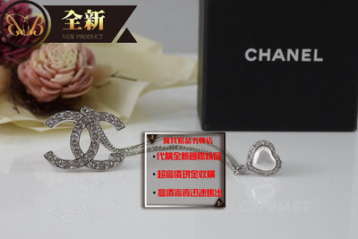 優買二手精品名牌店 CHANEL ABB622 LOGO 水鑽 珍珠 西裝 套裝 別針 胸針 掛飾 PIN 全新