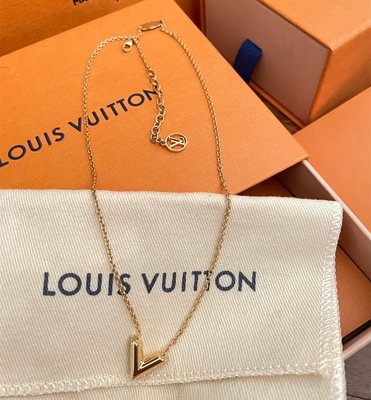 二手正品 Louis Vuitton 路易威登 LV ESSENTIAL M61083 項鏈 V字母項鏈 項鍊 現貨