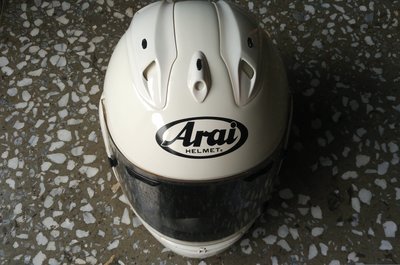幾近全新：Arai Hel Met R1 經典款全罩式安全帽