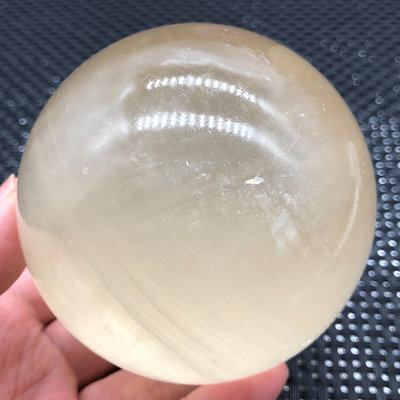 天然冰洲石球，一物一圖，直徑7.8厘米，重714克1598 水晶 原石 把件【玲瓏軒】