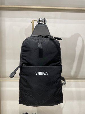 英國代購 Versace 尼龍 側背包/胸包 DFZ8586S