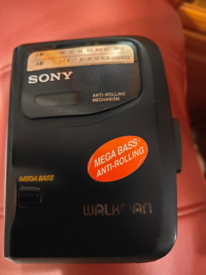 Sony WM-FX113 卡帶收放隨身聽，功能正常。