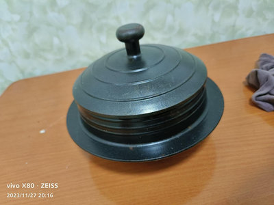 【二手】近代韓國高檔品牌鑄鐵鍋一款。整體品相完好，非常厚重。比正常的793【李掌櫃】
