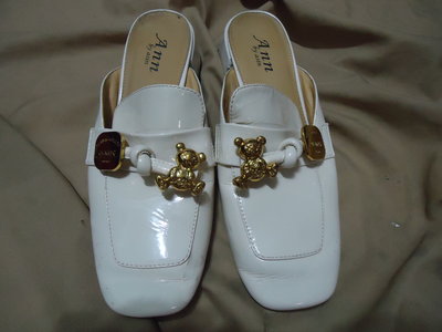 Ann by asin 白色亮面真皮穆勒鞋,尺寸36,鞋內長22.7cm,鞋高4cm,有使用痕跡,降價大出清