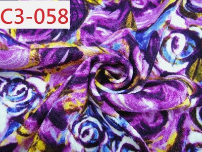 (特價10呎300元) 絨毛印花 布料【CANDY的家3館】 C3-058 韓國短絨毛紫玫瑰印花上衣洋裝料