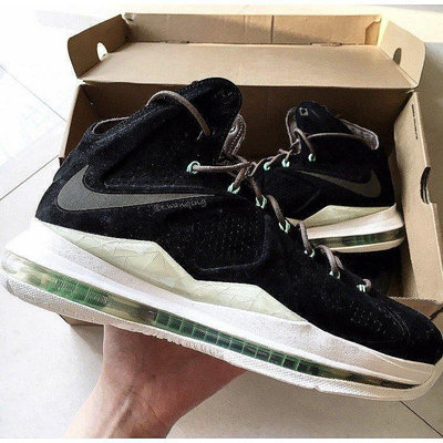 Nike LeBron 10 EXT Black Suede 黑白 氣墊 步 現貨 607078 運動慢跑鞋【ADIDAS x NIKE】