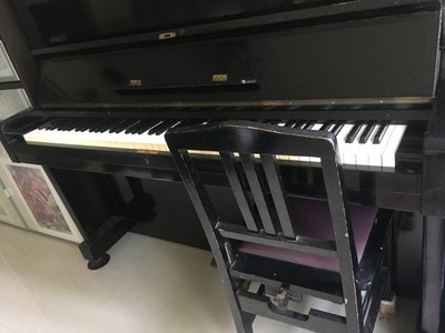 山葉YAMAHA中古二手鋼琴型號是日本制日本原裝琴1963-1964間生產這台U1是YAMAHA U1E 生產年份