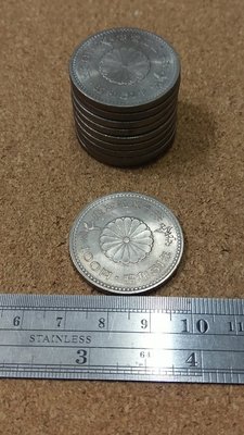 日本 御在位50年100丹大型紀念幣--1枚 (加保護圓盒)