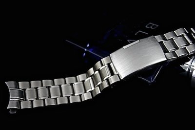 OMEGA,SUBMARINER,GMT黑水鬼18mm彎頭(實心)拉砂間光,不鏽鋼製錶帶,單折側扣