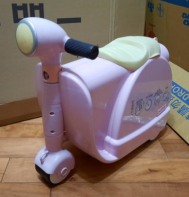 Skoot 摩托車兒童行李箱/登機箱/可騎乘可當玩具收納箱(粉紅色)