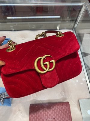 Gucci絨布款包 這紅挺美❤️ 折扣連線好價36800 🉐 寬約20cm 很讚的尺寸