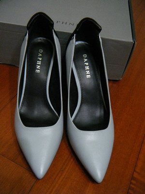DAPHNE 達芙妮 優雅藍灰色高跟鞋 / 包鞋 [size: 22.5] ... 原價2280