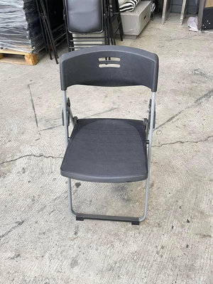 [年強二手傢俱] 扁管折椅 黑色折合會議椅 塑膠椅 休閒椅 工作椅 餐椅 書椅 會議椅 辦公椅 40425640 數量350