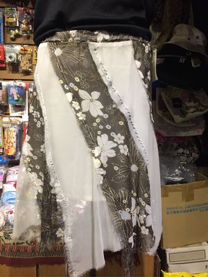 [變身館日本服飾] ～Rodes Roses～及膝裙～碎花～鬆緊帶～內襯～日本購入~全新現品~M～出清價